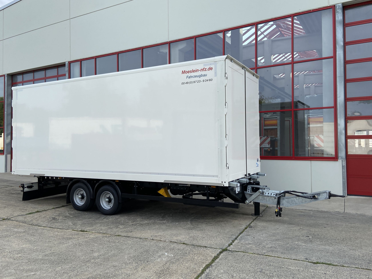 Möslein TKO 105 D 7m weiß  Tandem- Koffer, Durchladbar, -- Neufahrzeug -- - Kapalı karoser römork: fotoğraf 2 Möslein TKO 105 D 7m weiß  Tandem- Koffer, Durchladbar, -- Neufahrzeug -- - Kapalı karoser römork: fotoğraf 2