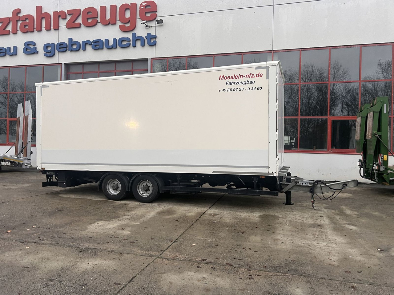 Möslein Tandem Koffer mit Ladebordwand 1,5 t + Durchlad - Kapalı karoser römork: fotoğraf 5 Möslein Tandem Koffer mit Ladebordwand 1,5 t + Durchlad - Kapalı karoser römork: fotoğraf 5
