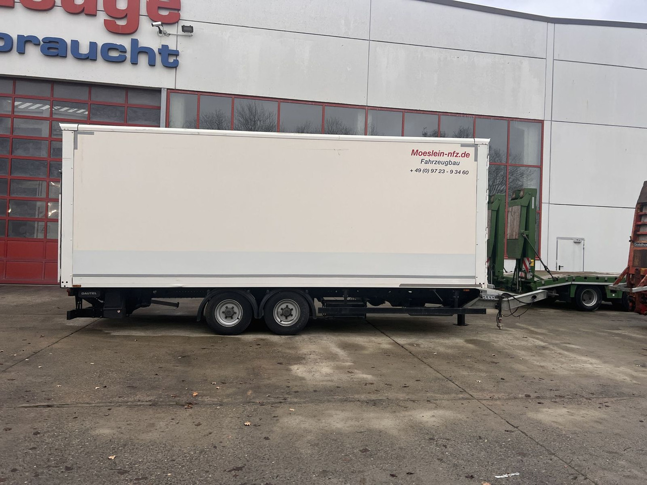 Möslein Tandem Koffer mit Ladebordwand 1,5 t + Durchlad - Kapalı karoser römork: fotoğraf 4 Möslein Tandem Koffer mit Ladebordwand 1,5 t + Durchlad - Kapalı karoser römork: fotoğraf 4