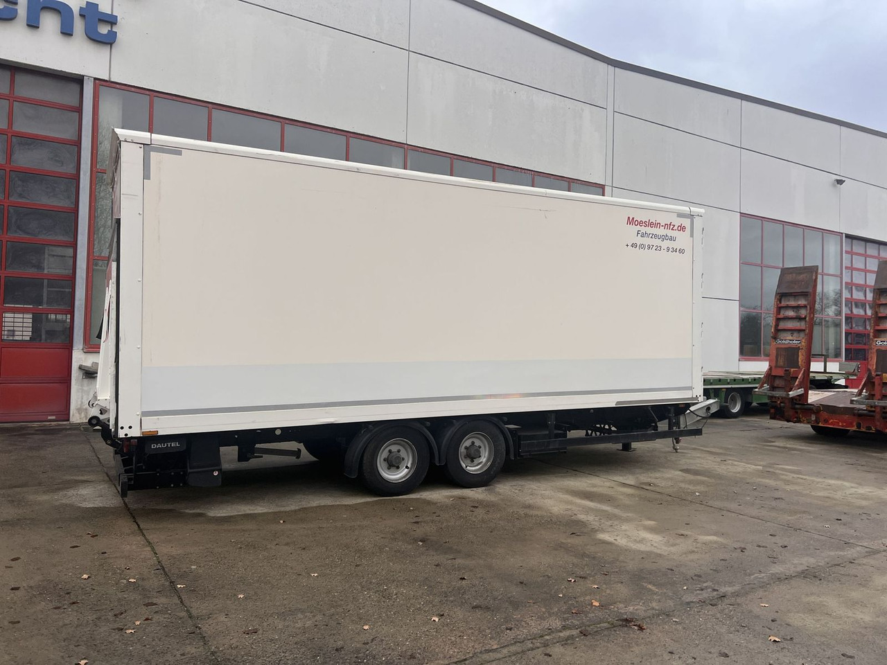 Möslein Tandem Koffer mit Ladebordwand 1,5 t + Durchlad - Kapalı karoser römork: fotoğraf 3 Möslein Tandem Koffer mit Ladebordwand 1,5 t + Durchlad - Kapalı karoser römork: fotoğraf 3