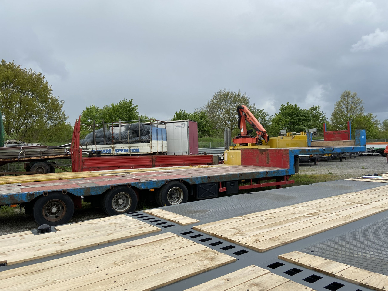 Stp 3 Achs Satteltieflader Platofür Fertigteile oder Baumaschinen - Alçak çerçeveli platform dorse: fotoğraf 4 Stp 3 Achs Satteltieflader Platofür Fertigteile oder Baumaschinen - Alçak çerçeveli platform dorse: fotoğraf 4