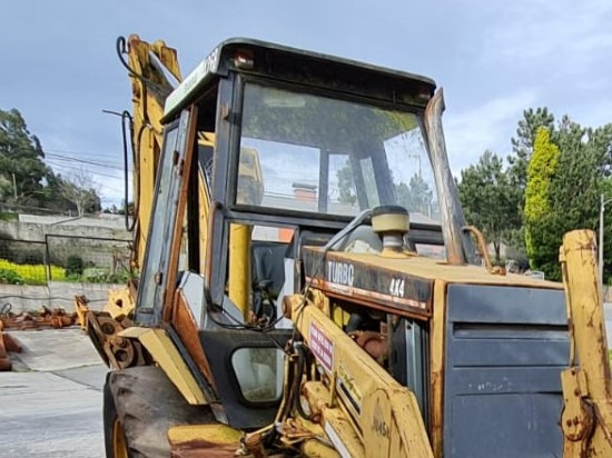 CATERPILLAR 426B (VIDRIOS / CRISTALES) - Cam ve yedek parça - İş makinaları: fotoğraf 1 CATERPILLAR 426B (VIDRIOS / CRISTALES) - Cam ve yedek parça - İş makinaları: fotoğraf 1