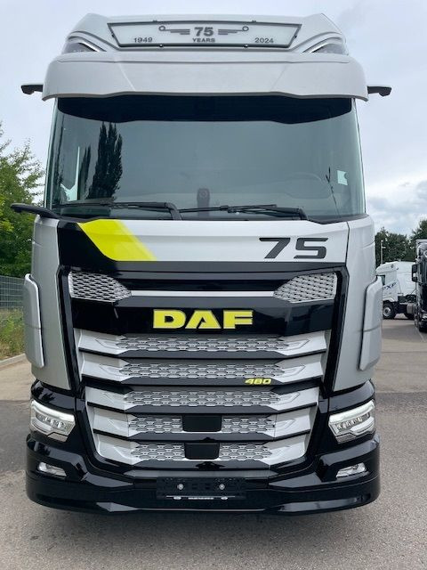 DAF XG+ 480 FT 75 Jahre DAF Edition "Limitiert" DAF XG+ 480 FT 75 Jahre DAF Edition - Çekici: fotoğraf 4 DAF XG+ 480 FT 75 Jahre DAF Edition "Limitiert" DAF XG+ 480 FT 75 Jahre DAF Edition - Çekici: fotoğraf 4