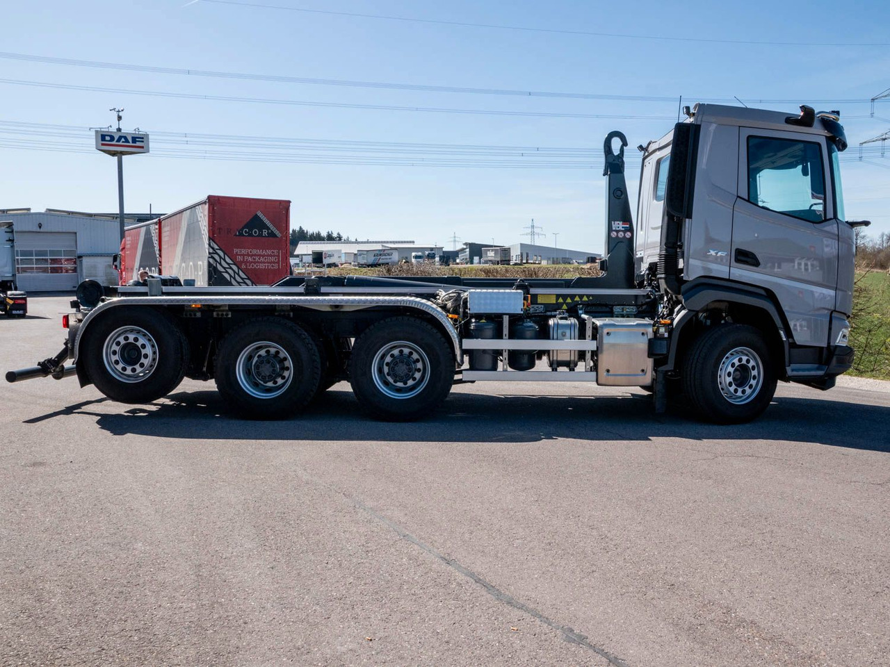 DAF XF 530 FAW mit VDL Abrollkipper DAF XF 530 FAW mit VDL Abrollkipper - Kancalı yükleyici kamyon: fotoğraf 4 DAF XF 530 FAW mit VDL Abrollkipper DAF XF 530 FAW mit VDL Abrollkipper - Kancalı yükleyici kamyon: fotoğraf 4