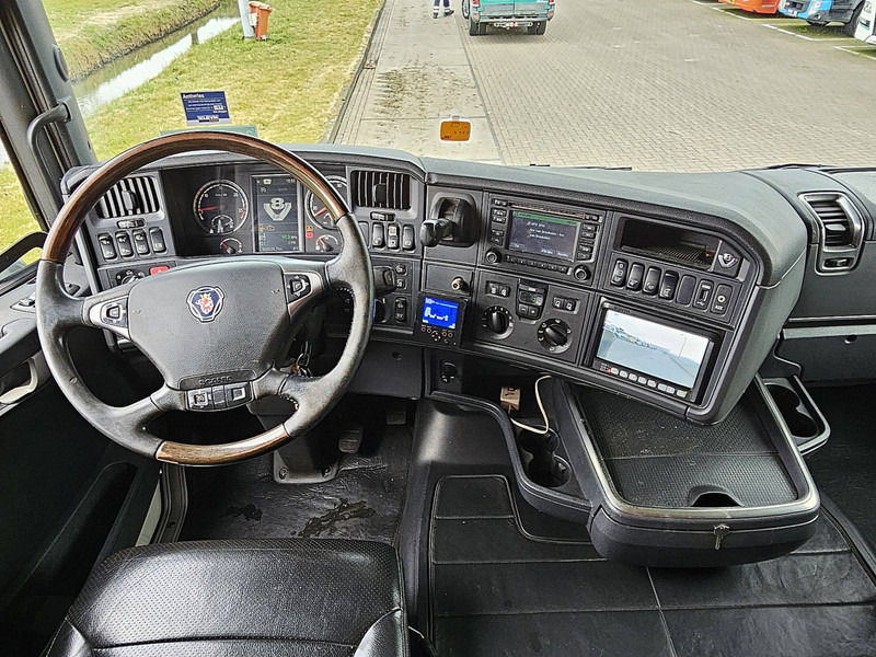 İç mekan fotoğrafi 1: Kancalı yükleyici kamyon Scania R520 TL V8 6X2 NL-TRUCK