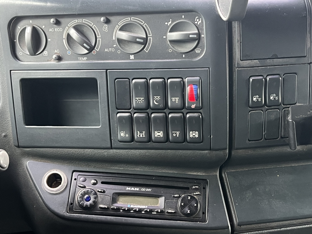 MAN TGA 26.440 6x2 LL Retarder Kran Palfinger 20002 - Tenteli kamyon, Vinçli kamyon: fotoğraf 2 MAN TGA 26.440 6x2 LL Retarder Kran Palfinger 20002 - Tenteli kamyon, Vinçli kamyon: fotoğraf 2