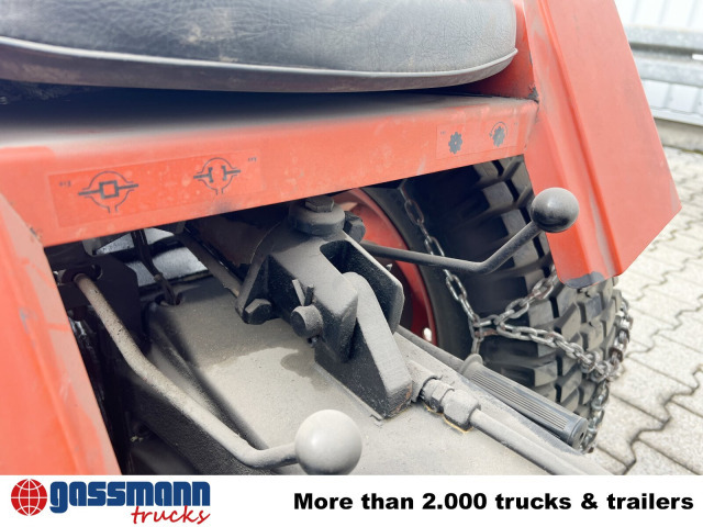 Hako V 490 mit Schneeschild und Ketten - Belediye traktör: fotoğraf 3 Hako V 490 mit Schneeschild und Ketten - Belediye traktör: fotoğraf 3