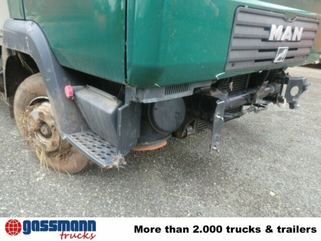 MAN L33 8.180 C 4x2, Unfallfahrzeug mit - Kapalı kasa kamyon: fotoğraf 4 MAN L33 8.180 C 4x2, Unfallfahrzeug mit - Kapalı kasa kamyon: fotoğraf 4