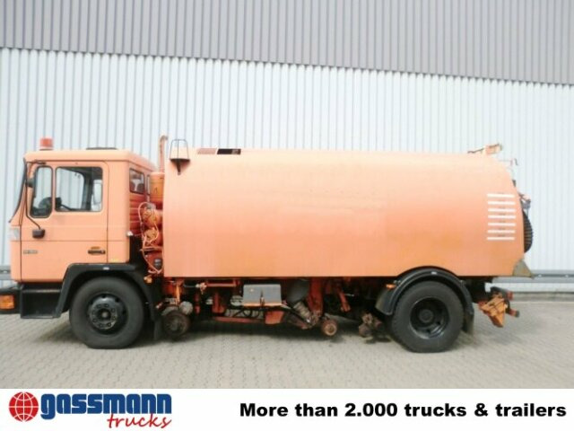 MAN M03 14.152 4x2, Schienenkehrmaschine - Yol süpürme aracı: fotoğraf 4 MAN M03 14.152 4x2, Schienenkehrmaschine - Yol süpürme aracı: fotoğraf 4