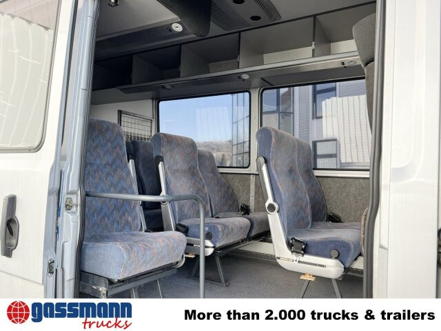 Mercedes-Benz 711 D-KA 4x2, Standklima, 11-Sitze, 2 x on stock - Minibüs, Minivan: fotoğraf 4 Mercedes-Benz 711 D-KA 4x2, Standklima, 11-Sitze, 2 x on stock - Minibüs, Minivan: fotoğraf 4