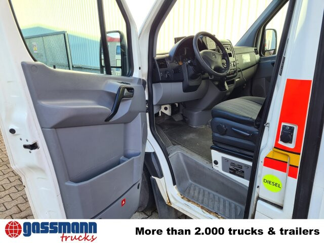 Mercedes-Benz Sprinter 316 KA 4x2, Rettungswagen - Panelvan: fotoğraf 4 Mercedes-Benz Sprinter 316 KA 4x2, Rettungswagen - Panelvan: fotoğraf 4