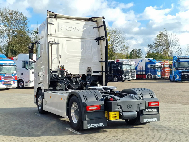 Scania 590S V8 NGS Highline 4x2 - New - Retarder - Leather - Alloy wheels Led - Navi - NEW! - Çekici: fotoğraf 5 Scania 590S V8 NGS Highline 4x2 - New - Retarder - Leather - Alloy wheels Led - Navi - NEW! - Çekici: fotoğraf 5