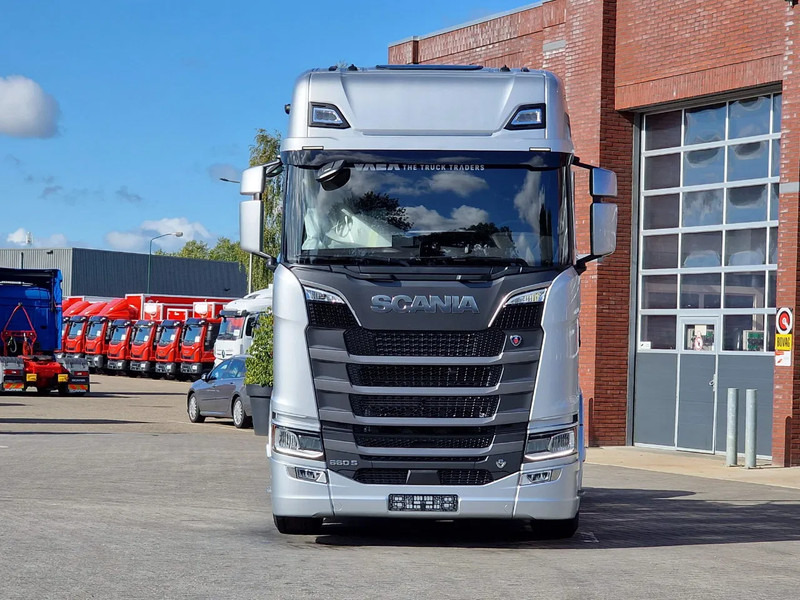 Scania 660S V8 NGS Highline 6x2/4 - New - Full spec - Retarder - Night clima - Led - Leather - Navi - Çekici: fotoğraf 2 Scania 660S V8 NGS Highline 6x2/4 - New - Full spec - Retarder - Night clima - Led - Leather - Navi - Çekici: fotoğraf 2