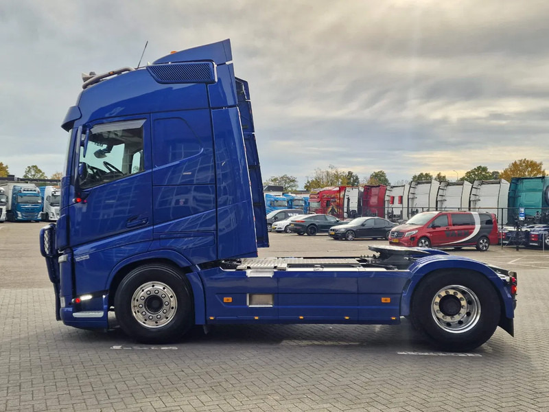 Volvo FH 13.500 Globetrotter 4x2 - Full air - Bull bar - Leather - Fridge - Lightbar - Çekici: fotoğraf 4 Volvo FH 13.500 Globetrotter 4x2 - Full air - Bull bar - Leather - Fridge - Lightbar - Çekici: fotoğraf 4