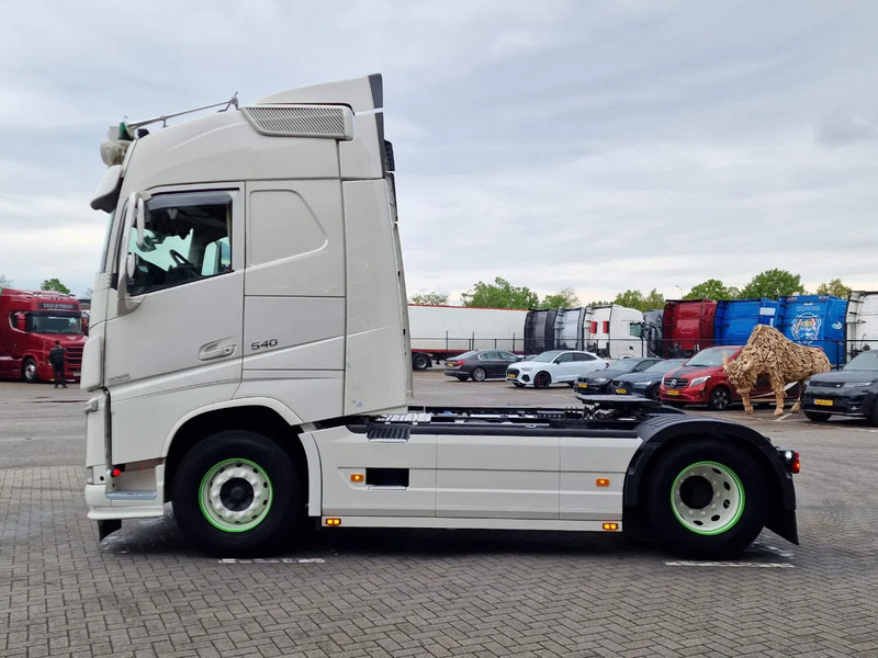 Volvo FH 13.540 Globetrotter 4x2 - Custom exterior - I parkcool - Navi - APK/TUV: 27-02-2026 - Çekici: fotoğraf 4 Volvo FH 13.540 Globetrotter 4x2 - Custom exterior - I parkcool - Navi - APK/TUV: 27-02-2026 - Çekici: fotoğraf 4