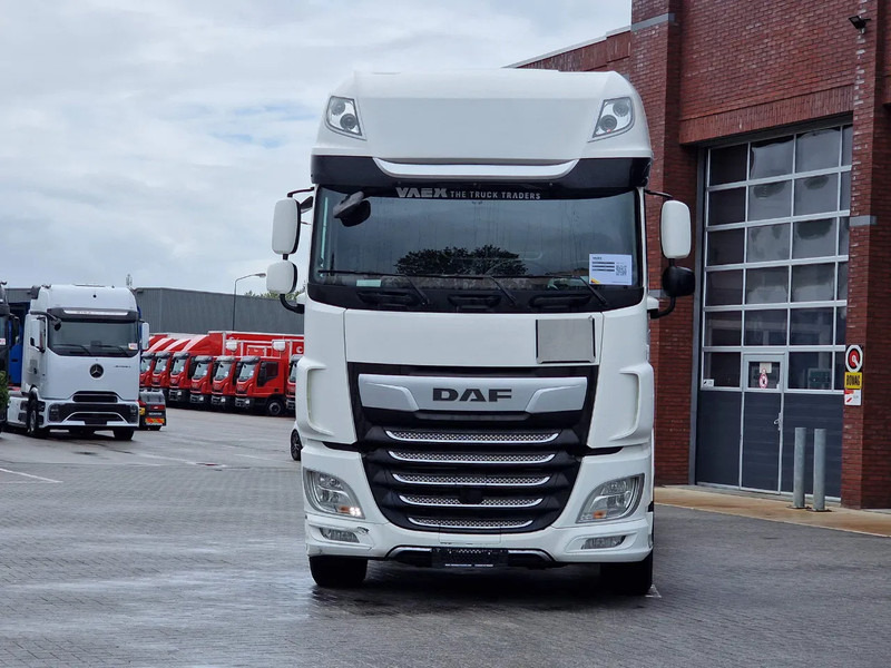 DAF XF 530 SuperSpaceCab 6x2*4 - Chassis 740 cm - Loadlift - Steering axle - Leather - - Şasi kamyon: fotoğraf 2 DAF XF 530 SuperSpaceCab 6x2*4 - Chassis 740 cm - Loadlift - Steering axle - Leather - - Şasi kamyon: fotoğraf 2