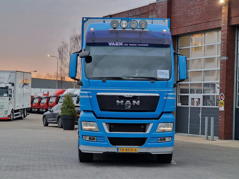 MAN TGX 26.440 6x2*4 - 3 deck Livestock - Water & Ventilation - Manual gearbox - Steering axle - Hayvan nakil aracı kamyon: fotoğraf 3 MAN TGX 26.440 6x2*4 - 3 deck Livestock - Water & Ventilation - Manual gearbox - Steering axle - Hayvan nakil aracı kamyon: fotoğraf 3