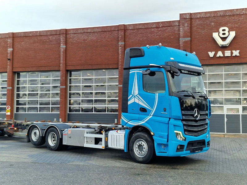 Mercedes-Benz Actros 2553 6x2 - BDF - Retarder - 4.90 WB - Full air + Fliegl trailer 2017 finansal kiralama Mercedes-Benz Actros 2553 6x2 - BDF - Retarder - 4.90 WB - Full air + Fliegl trailer 2017: fotoğraf 17