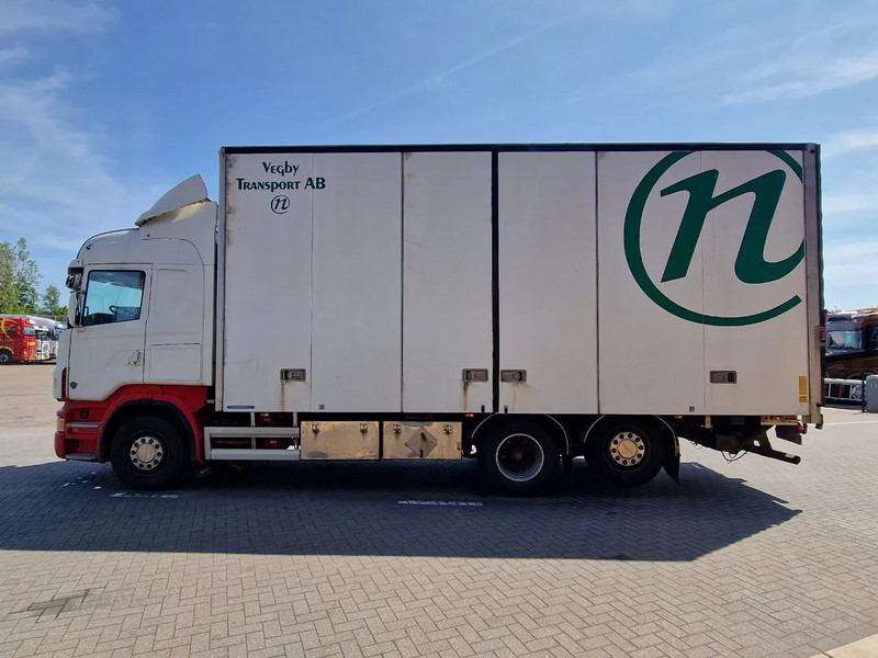 Scania R500 V8 Highline 6x2*4 - Box with side doors - Loadlift - Manual gearbox with retarder - Full air - Steering axle - Kapalı kasa kamyon: fotoğraf 4 Scania R500 V8 Highline 6x2*4 - Box with side doors - Loadlift - Manual gearbox with retarder - Full air - Steering axle - Kapalı kasa kamyon: fotoğraf 4