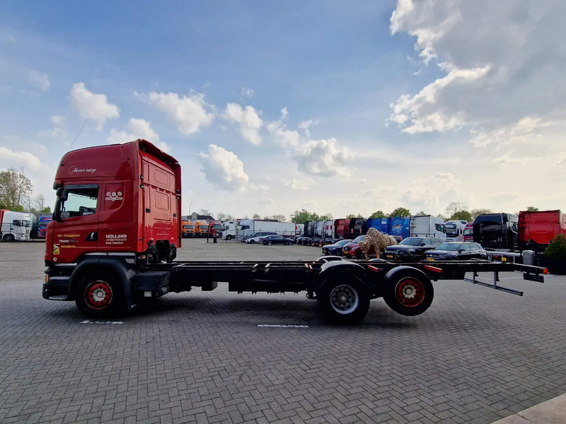 Scania R730 Topline 6x2*4 - Retarder - King of the Road - Night clima - Steering axle - Leather - Şasi kamyon: fotoğraf 4 Scania R730 Topline 6x2*4 - Retarder - King of the Road - Night clima - Steering axle - Leather - Şasi kamyon: fotoğraf 4