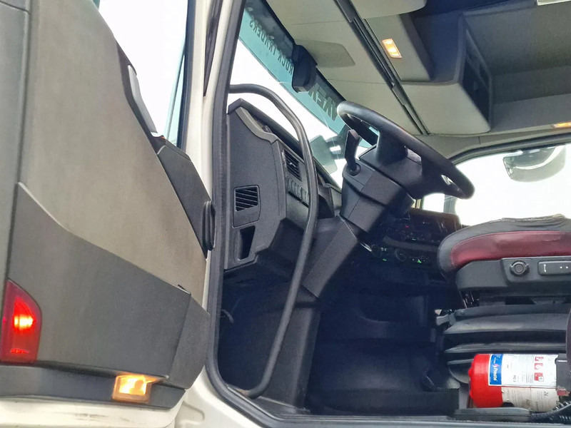 Kapalı kasa kamyon Volvo FH 13.460 lowroof 6x2 - Box with Sidedoors - 480 WB - Full air: fotoğraf 13 Kapalı kasa kamyon Volvo FH 13.460 lowroof 6x2 - Box with Sidedoors - 480 WB - Full air: fotoğraf 13