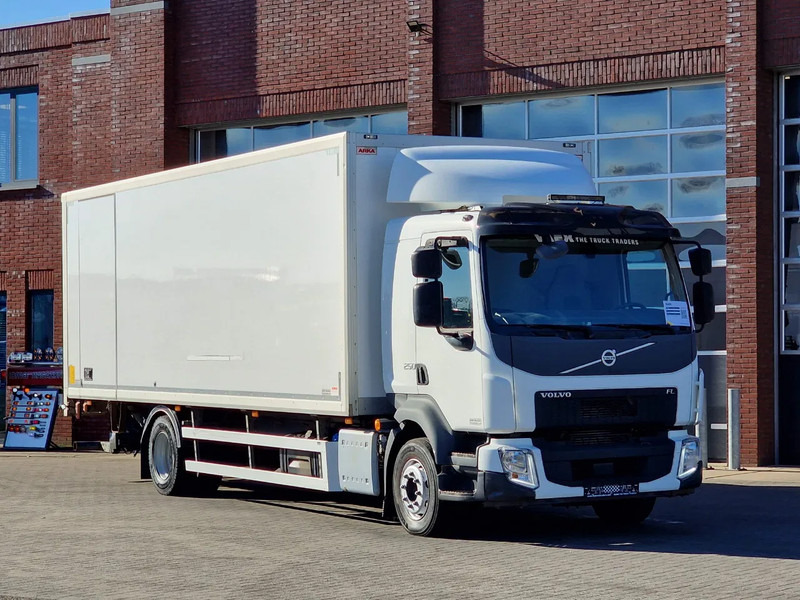 Volvo FL 250 4x2 Box truck, loading lift, 12T - Kapalı kasa kamyon: fotoğraf 1 Volvo FL 250 4x2 Box truck, loading lift, 12T - Kapalı kasa kamyon: fotoğraf 1