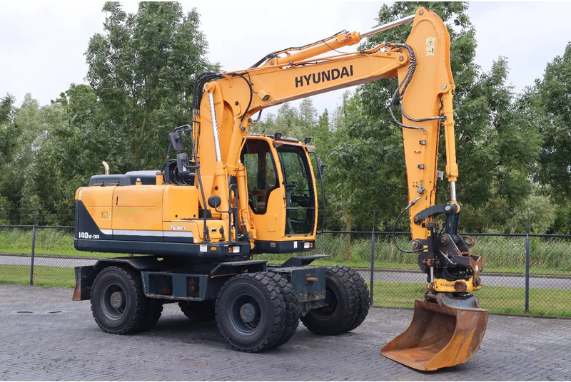 Hyundai ROBEX 140W-9A | ROTOTILT | BUCKET | ONLY 3502 HOUR! | GOOD TIRES - Tekerlekli ekskavatör: fotoğraf 5 Hyundai ROBEX 140W-9A | ROTOTILT | BUCKET | ONLY 3502 HOUR! | GOOD TIRES - Tekerlekli ekskavatör: fotoğraf 5