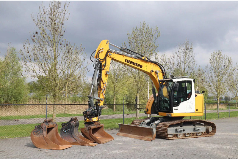 Liebherr R914 COMPACT S | ROTOTILT | 3X BUCKET | DOZERBLADE - Paletli ekskavatör: fotoğraf 2 Liebherr R914 COMPACT S | ROTOTILT | 3X BUCKET | DOZERBLADE - Paletli ekskavatör: fotoğraf 2
