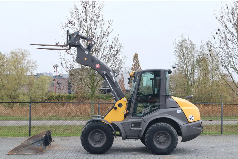 Mecalac AF 1050 | BUCKET | FORKS | HYDR. QUICK COUPLER - Tekerlekli yükleyici: fotoğraf 1 Mecalac AF 1050 | BUCKET | FORKS | HYDR. QUICK COUPLER - Tekerlekli yükleyici: fotoğraf 1