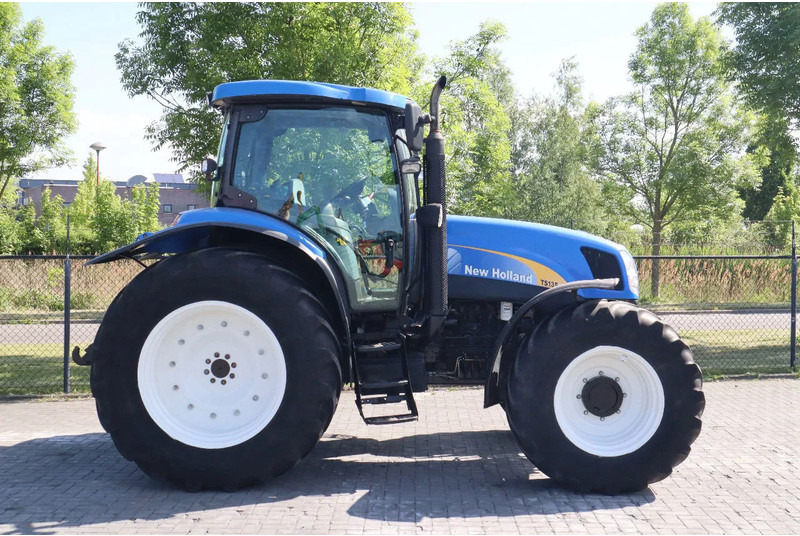 New Holland TS135A | 40 KM/H | 4X4 | SUPERSTEER - Traktör: fotoğraf 4 New Holland TS135A | 40 KM/H | 4X4 | SUPERSTEER - Traktör: fotoğraf 4