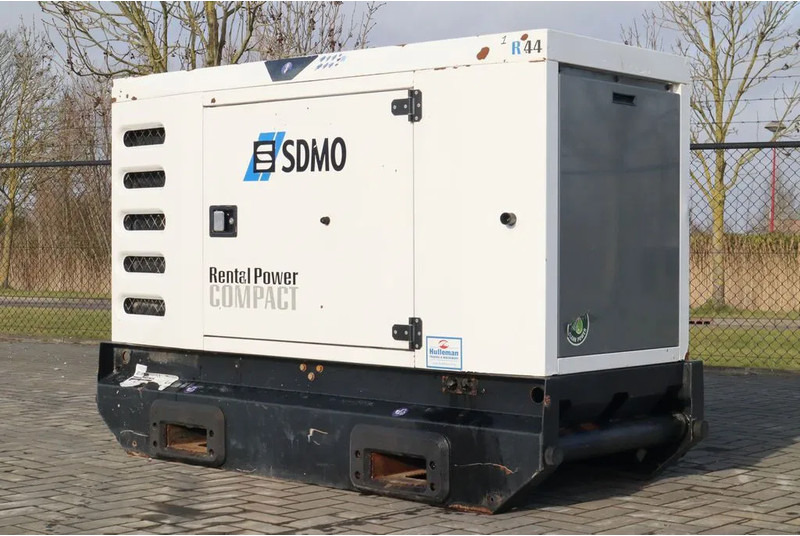 SDMO R44C3 | 44 KVA | GOOD WORKING - Elektrikli jeneratör: fotoğraf 2 SDMO R44C3 | 44 KVA | GOOD WORKING - Elektrikli jeneratör: fotoğraf 2