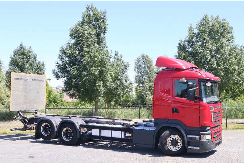 Scania R580 V8 | 6X2 | BDF | RETARDER | TAILLIFT | EURO 6 - Şasi kamyon: fotoğraf 3 Scania R580 V8 | 6X2 | BDF | RETARDER | TAILLIFT | EURO 6 - Şasi kamyon: fotoğraf 3