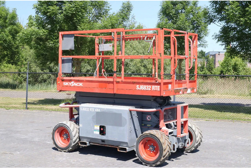 Skyjack SJ 6832 RTE | 12 METER | 454 KG - Makasli platform: fotoğraf 2 Skyjack SJ 6832 RTE | 12 METER | 454 KG - Makasli platform: fotoğraf 2