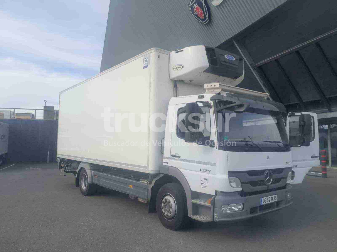MERCEDES ATEGO FRC - Kapalı kasa kamyon: fotoğraf 1 MERCEDES ATEGO FRC - Kapalı kasa kamyon: fotoğraf 1