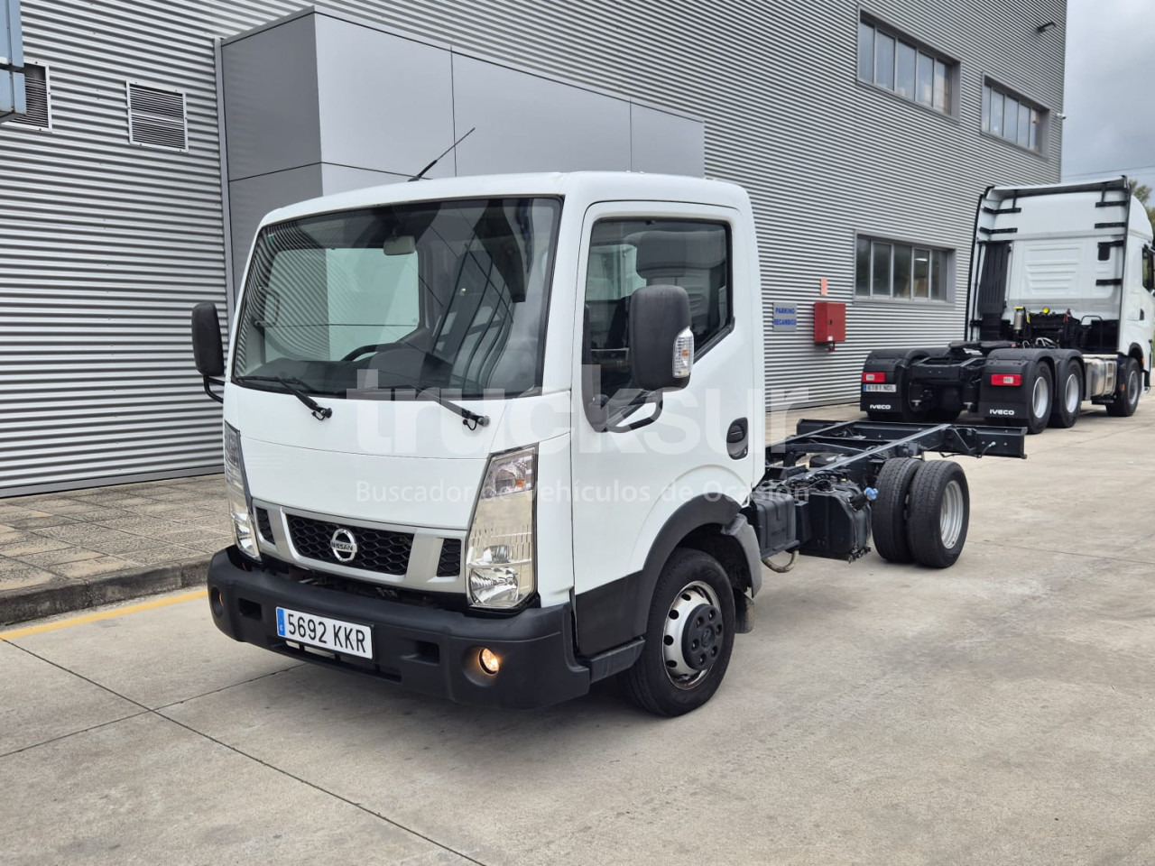 NISSAN NT 400 - Şasi kamyon: fotoğraf 1 NISSAN NT 400 - Şasi kamyon: fotoğraf 1