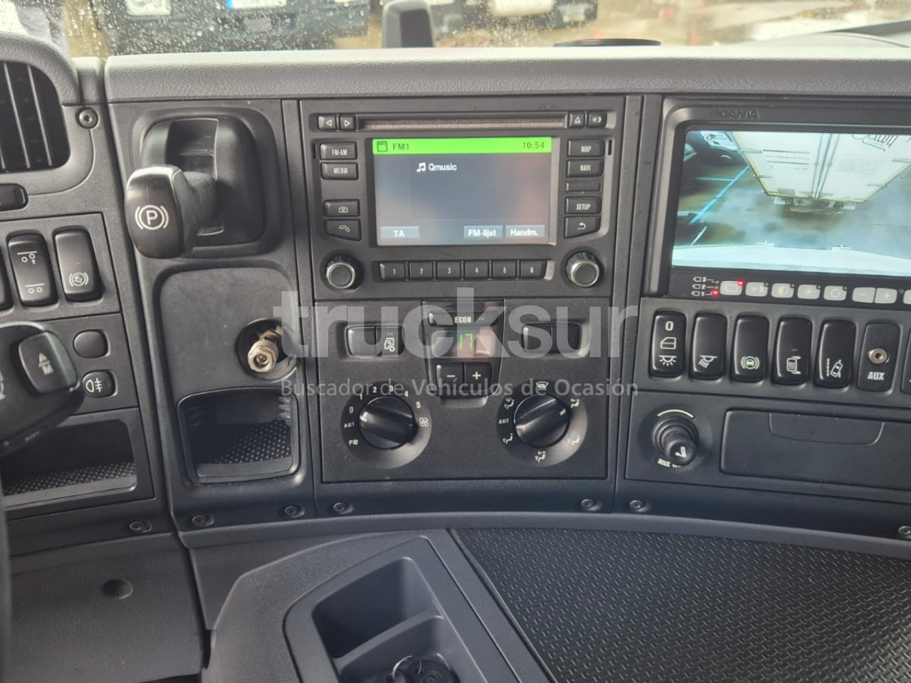 Kapalı kasa kamyon SCANIA P320.26 ejes 6x2*4: fotoğraf 7