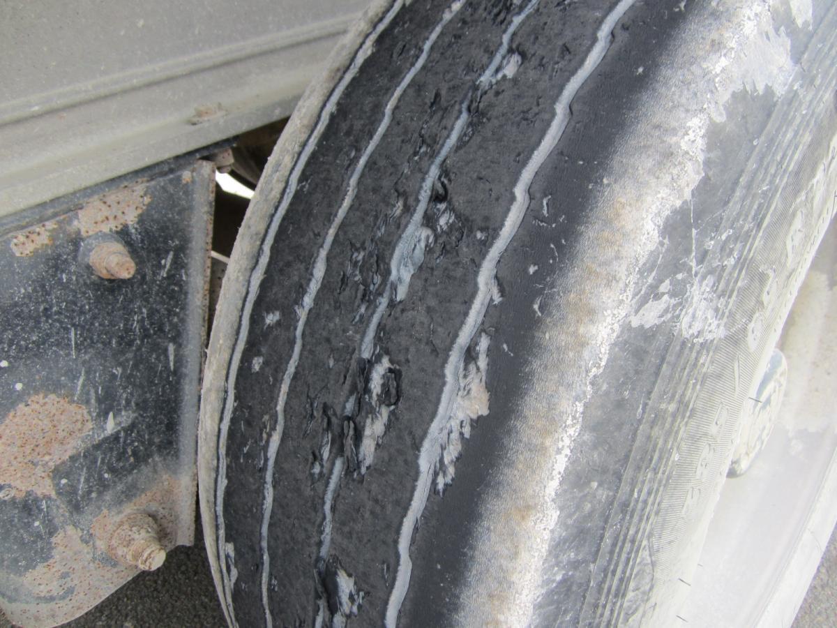 Benalu - Damperli dorse: fotoğraf 4 Benalu - Damperli dorse: fotoğraf 4