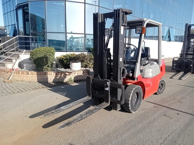 Toyota FD25 - Dizel forklift: fotoğraf 1 Toyota FD25 - Dizel forklift: fotoğraf 1