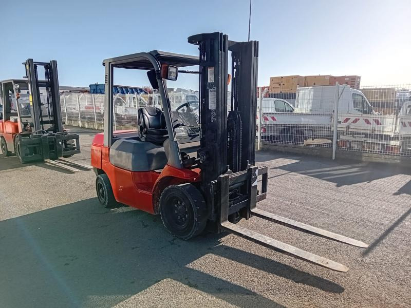Toyota FD25 - Dizel forklift: fotoğraf 2 Toyota FD25 - Dizel forklift: fotoğraf 2