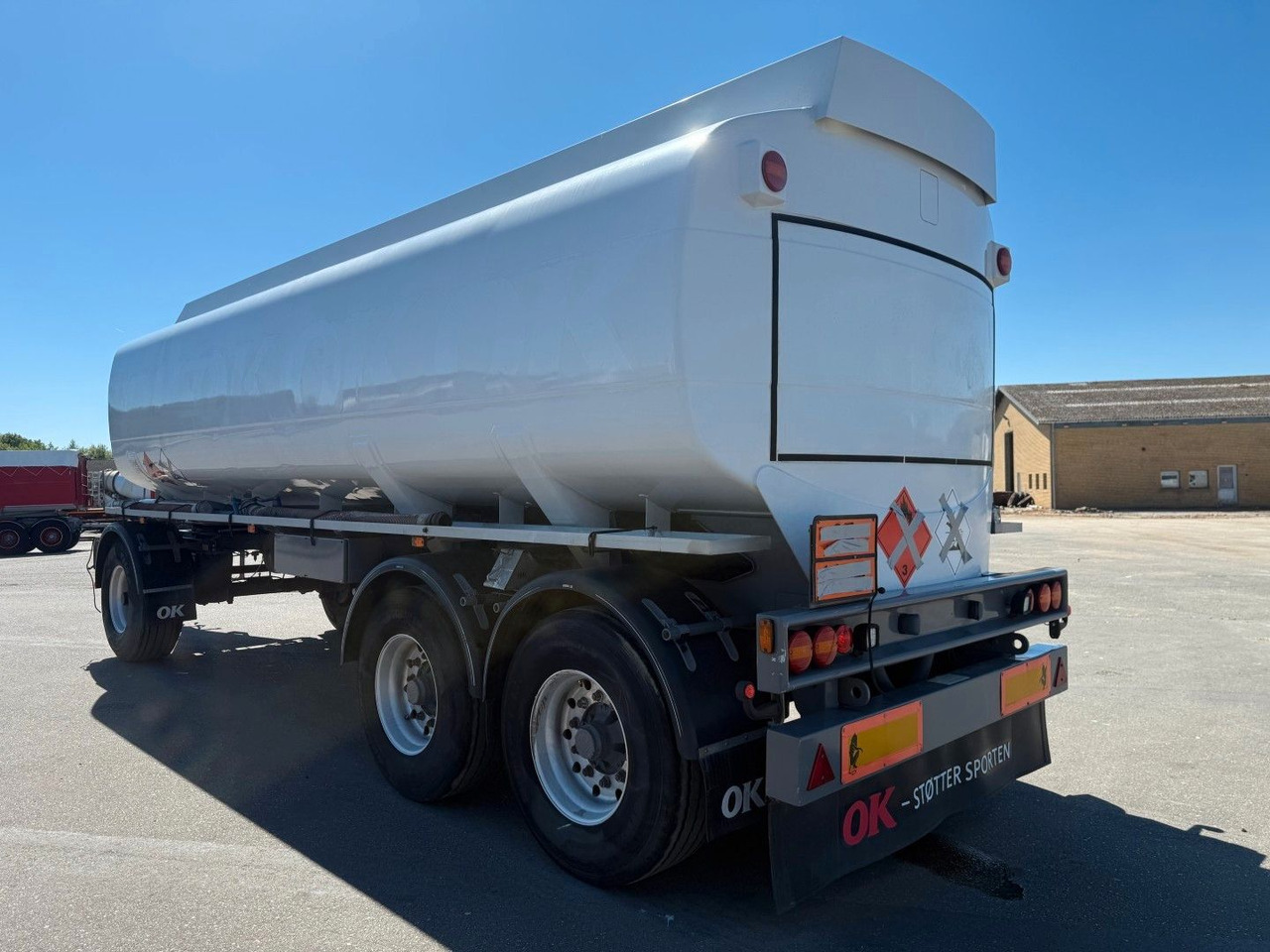 HMK Bilcon 3 axle 27.000 l. ADR 5 rooms - Tanker römork: fotoğraf 4 HMK Bilcon 3 axle 27.000 l. ADR 5 rooms - Tanker römork: fotoğraf 4