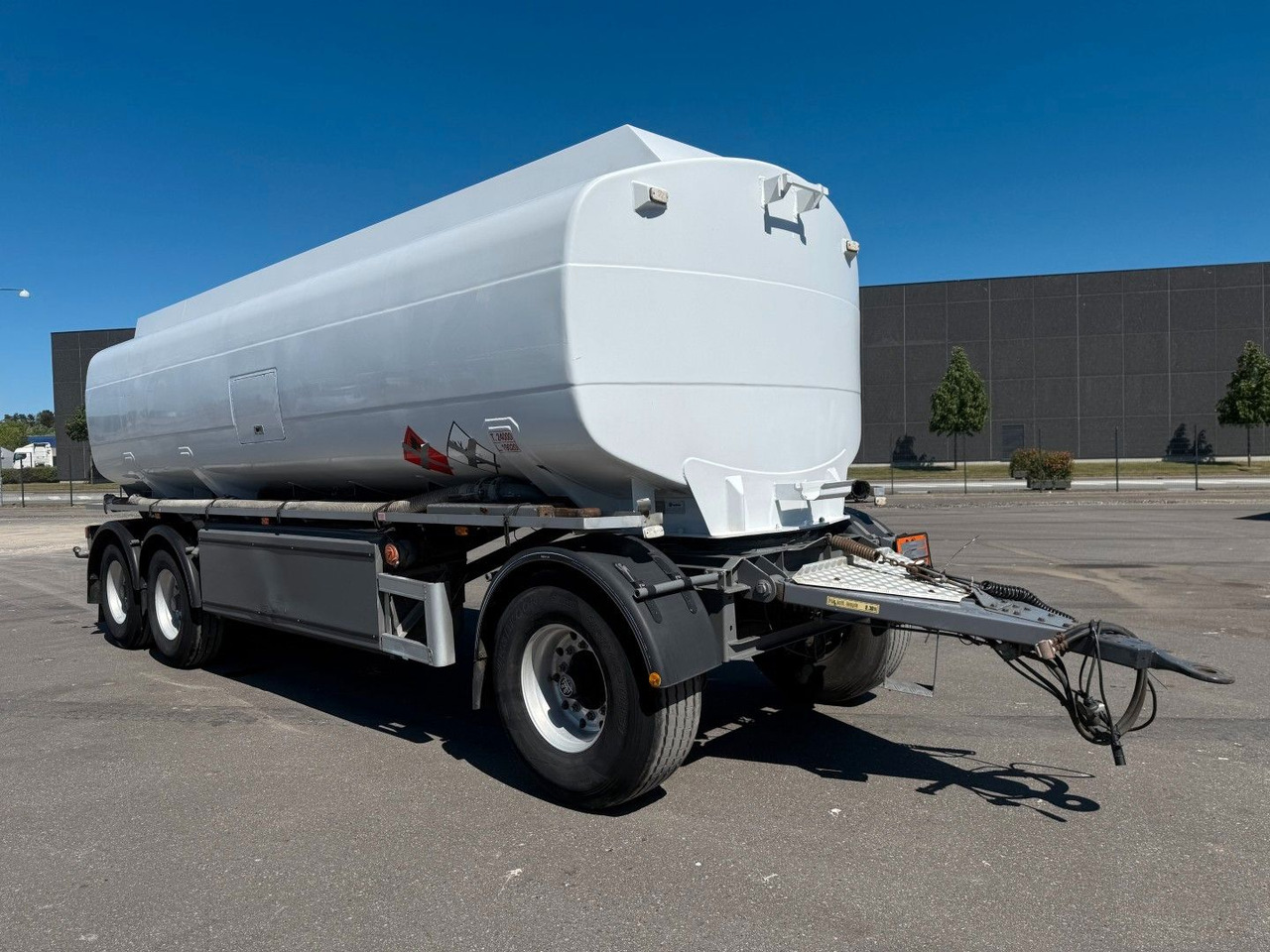 HMK Bilcon 3 axle 27.000 l. ADR 5 rooms - Tanker römork: fotoğraf 2 HMK Bilcon 3 axle 27.000 l. ADR 5 rooms - Tanker römork: fotoğraf 2