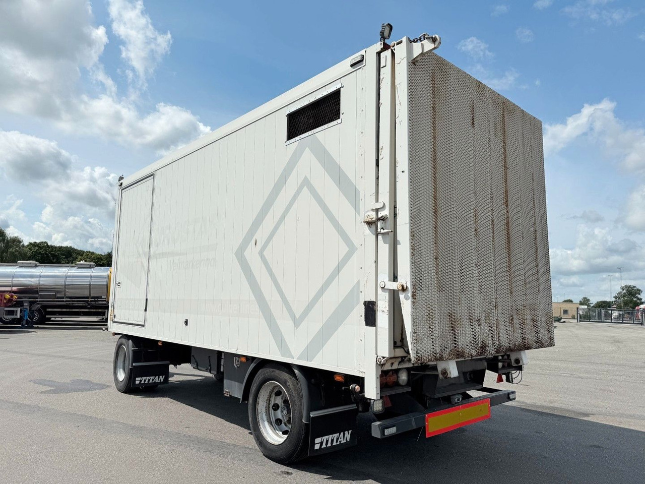 Kel-Berg 20 t. Alubox - Maschineramp Kel-Berg 2 axle 20 t. Alubox - Maschineramp - Kapalı karoser römork: fotoğraf 4 Kel-Berg 20 t. Alubox - Maschineramp Kel-Berg 2 axle 20 t. Alubox - Maschineramp - Kapalı karoser römork: fotoğraf 4