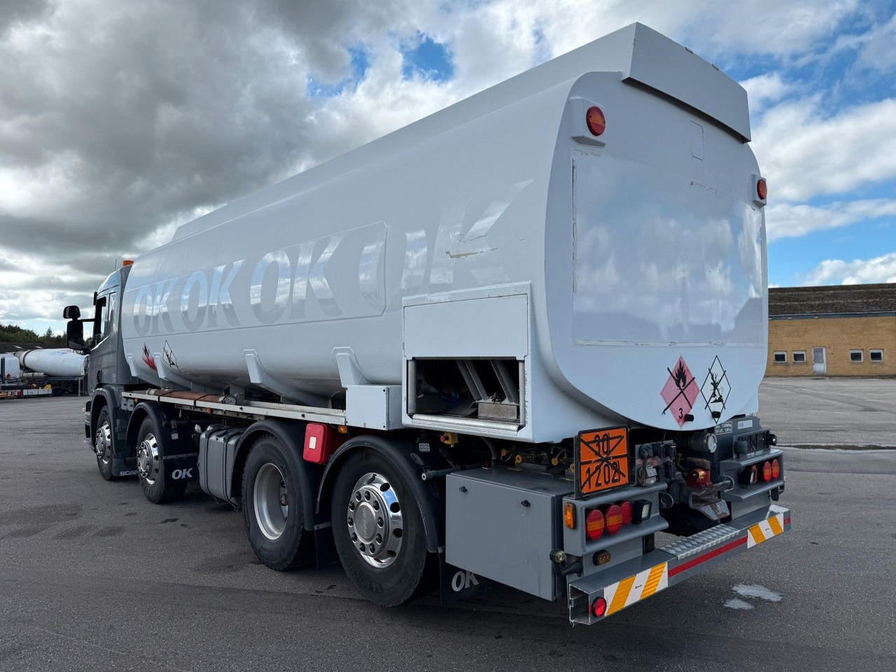 Scania P400 8x2*6 HMK Bilcon 24.000 l. ADR Euro 5 - Tanker kamyon: fotoğraf 4 Scania P400 8x2*6 HMK Bilcon 24.000 l. ADR Euro 5 - Tanker kamyon: fotoğraf 4