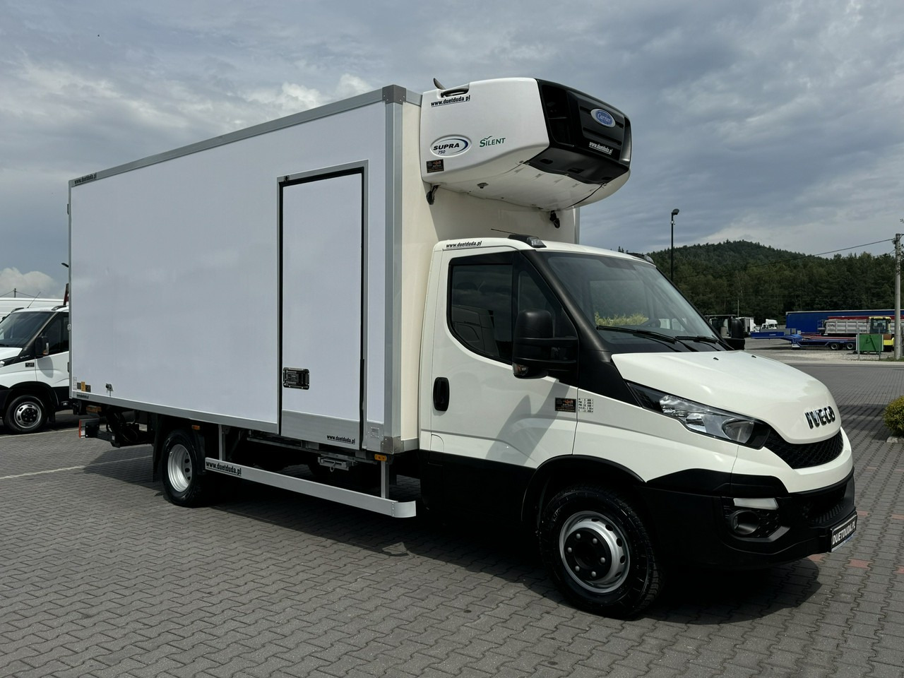 Iveco Daily 70C17 Mroźnia Agregat Carrier Supra 750 10-Palet + Winda - Frigorifik kamyonet: fotoğraf 2 Iveco Daily 70C17 Mroźnia Agregat Carrier Supra 750 10-Palet + Winda - Frigorifik kamyonet: fotoğraf 2