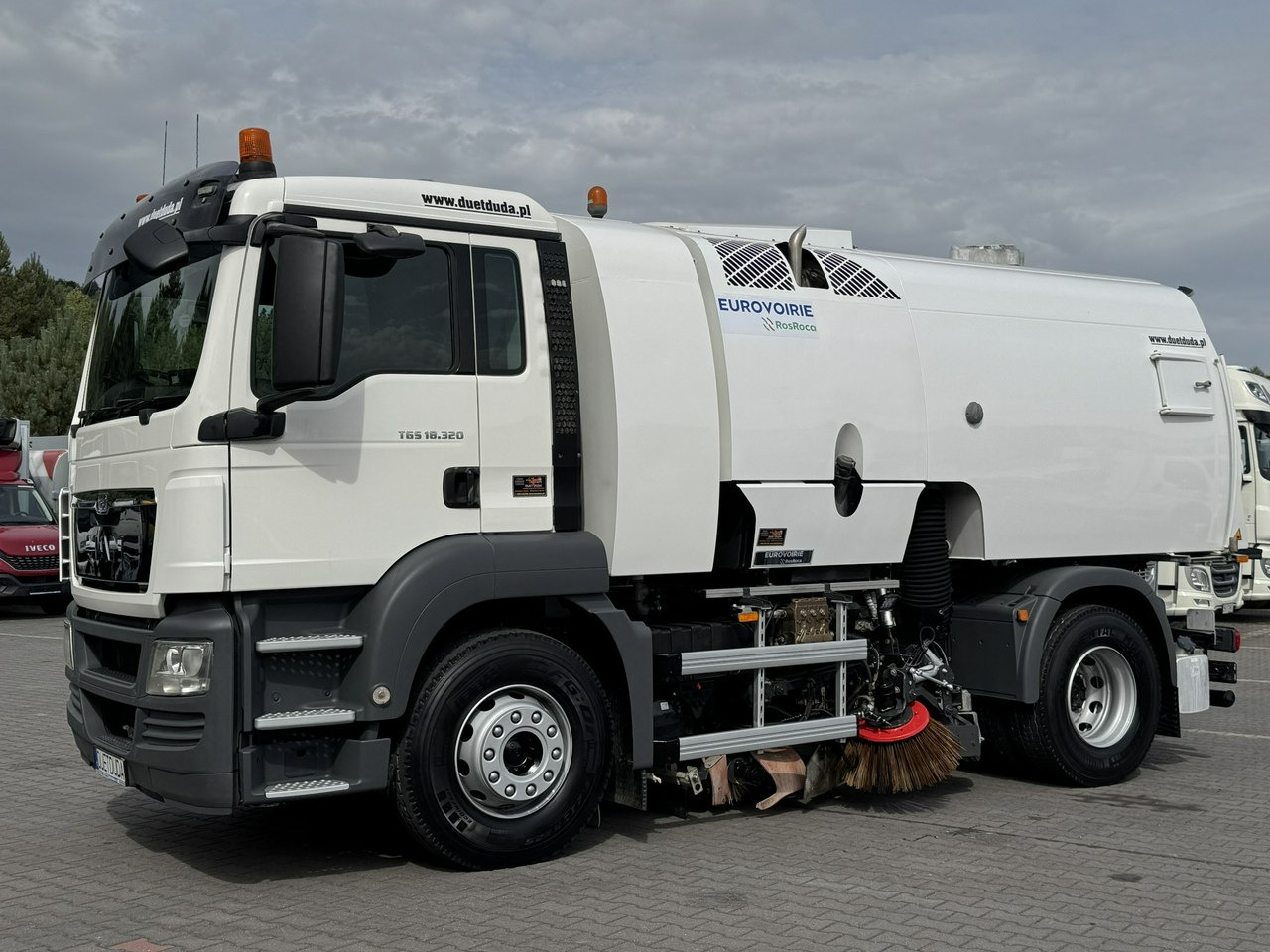MAN TGS 18.320 E5 BUCHER OPTIFANT 8000 Zamiatarka Uliczna Euro 6 - Yol süpürme aracı: fotoğraf 1 MAN TGS 18.320 E5 BUCHER OPTIFANT 8000 Zamiatarka Uliczna Euro 6 - Yol süpürme aracı: fotoğraf 1