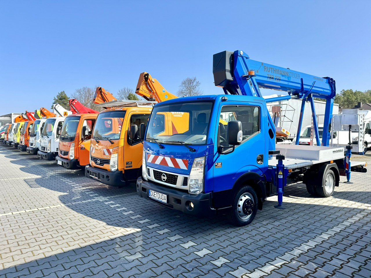 Nissan Cabstar - Araç üzerine platform: fotoğraf 1 Nissan Cabstar - Araç üzerine platform: fotoğraf 1