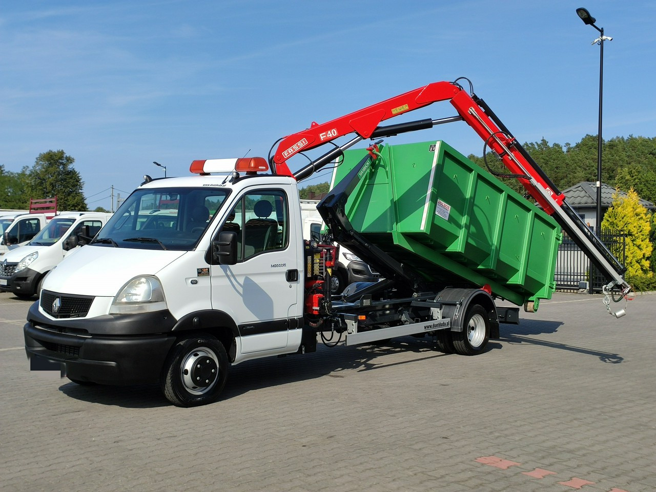 Renault Mascott 150.65 Hakowiec Skibicki HKS-4 / HDS Fassi F40 - Damperli kamyonet: fotoğraf 1 Renault Mascott 150.65 Hakowiec Skibicki HKS-4 / HDS Fassi F40 - Damperli kamyonet: fotoğraf 1