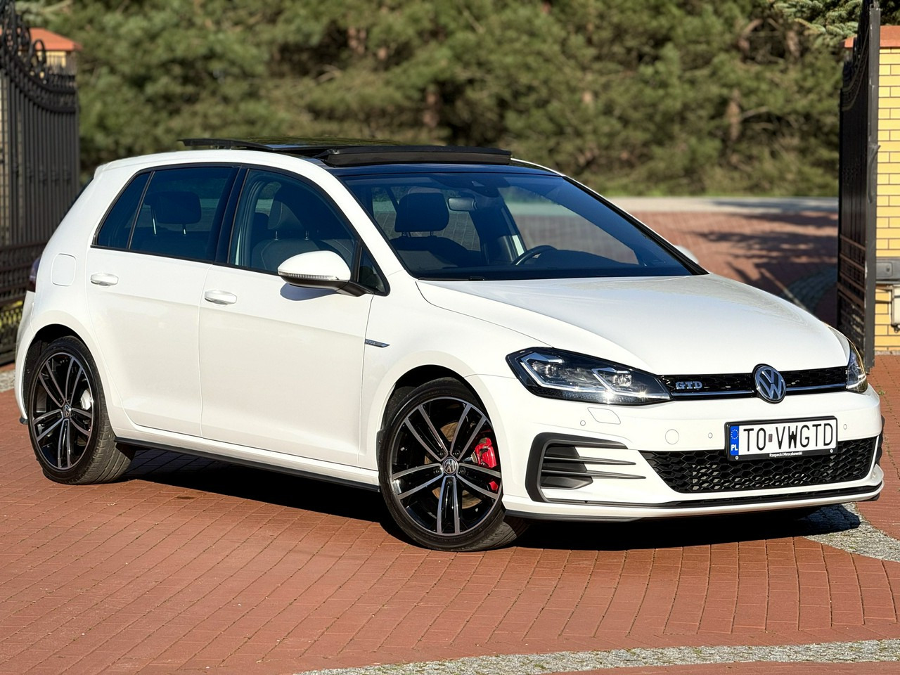 Volkswagen Golf - Hatchback: fotoğraf 1 Volkswagen Golf - Hatchback: fotoğraf 1