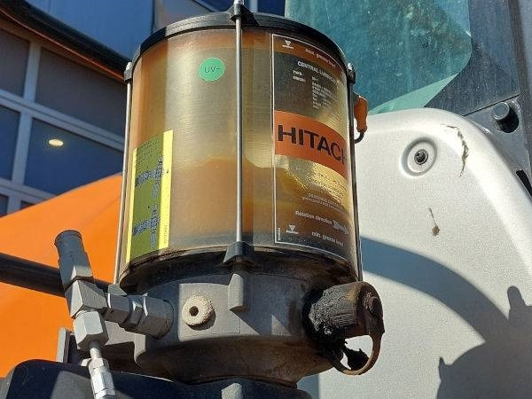 Tekerlekli yükleyici Hitachi ZW 310-6: fotoğraf 7