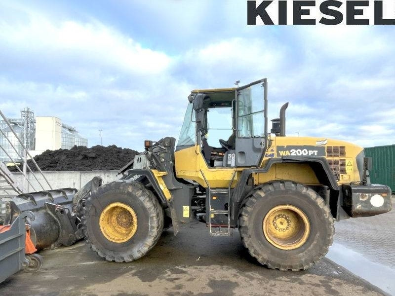 Komatsu WA 200 PT-5 - Tekerlekli yükleyici: fotoğraf 1 Komatsu WA 200 PT-5 - Tekerlekli yükleyici: fotoğraf 1